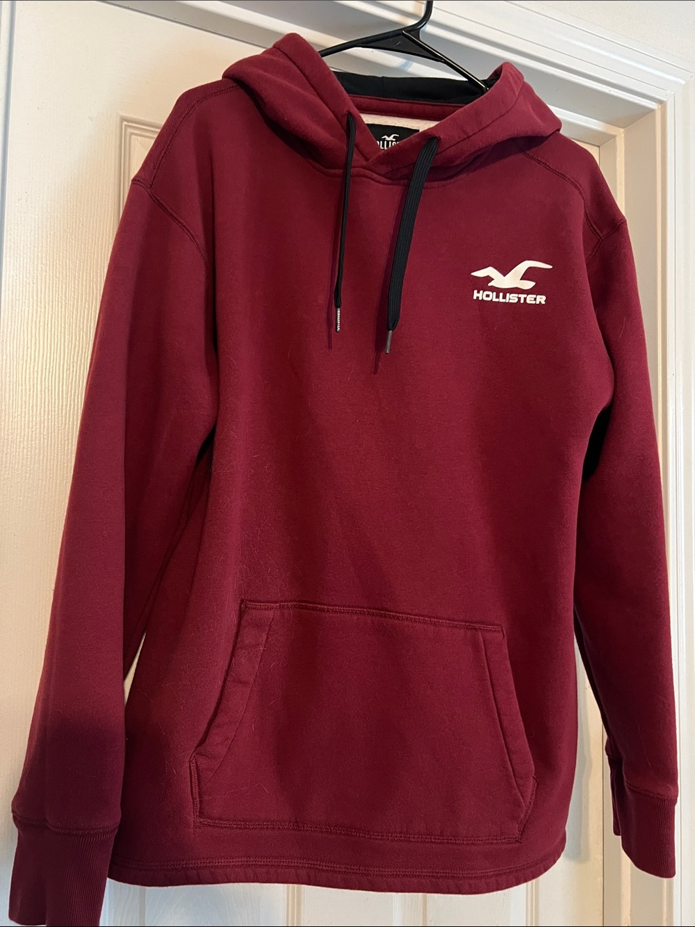 Hollister Men's Burgundy Hooded Sweatshirt with White Logo